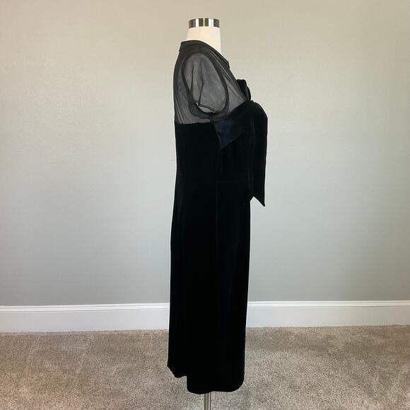 JS Collections Women's Cocktail Dress Size 8 Black Velvet Short Sleeve Sheath - Picture 3 of 13
